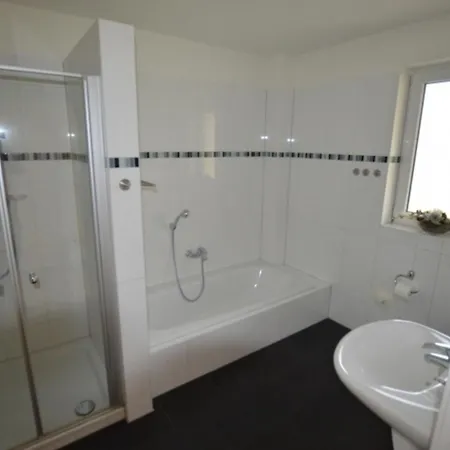 Reetdachhaus 6, Inkl 2 Parkplaetze *