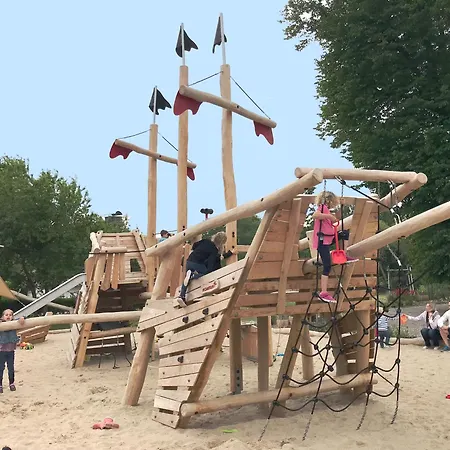 Reetdachhaus 6, Inkl 2 Parkplaetze بيت للعطل *