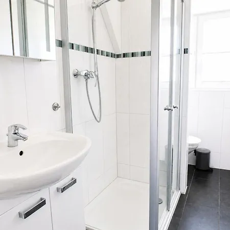 Reetdachhaus 6, Inkl 2 Parkplaetze * فيهمارن